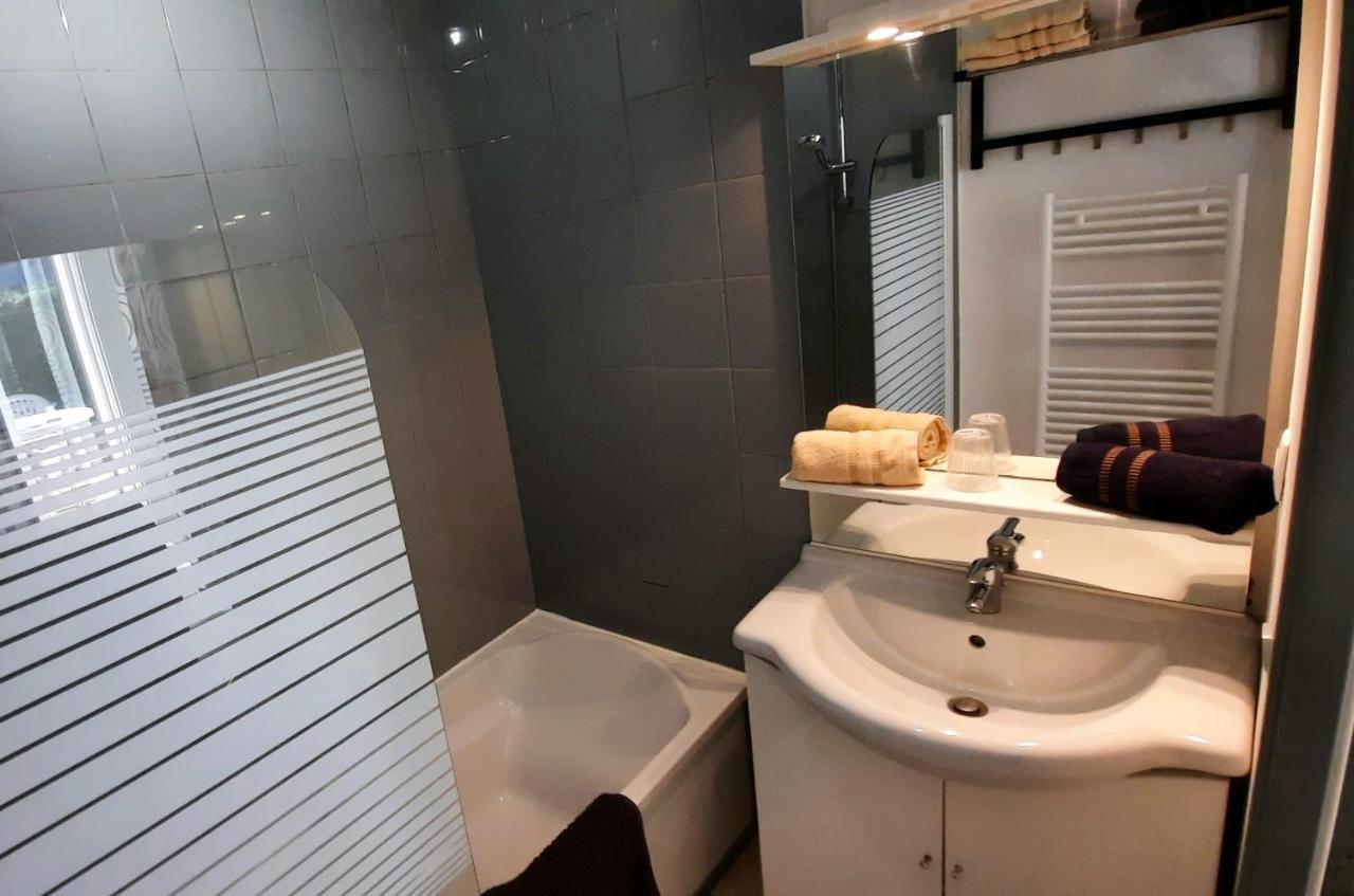 Chez Ced Et Laeti, Appartement Prive Avec Jardin Et Terrasse Dans Residence L'Estuaire Muni D'Une Piscine Couverte Et Aire De Jeu, Linge De Lit Et De Salle D'Eau Ainsi Que Tele, Compris Dans Le Tarif Profitez A Fond De Notre Belle Region Ле-Вердон-Сюр-Мер Экстерьер фото